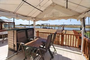 Riverside Flag Hill - click for photo gallery